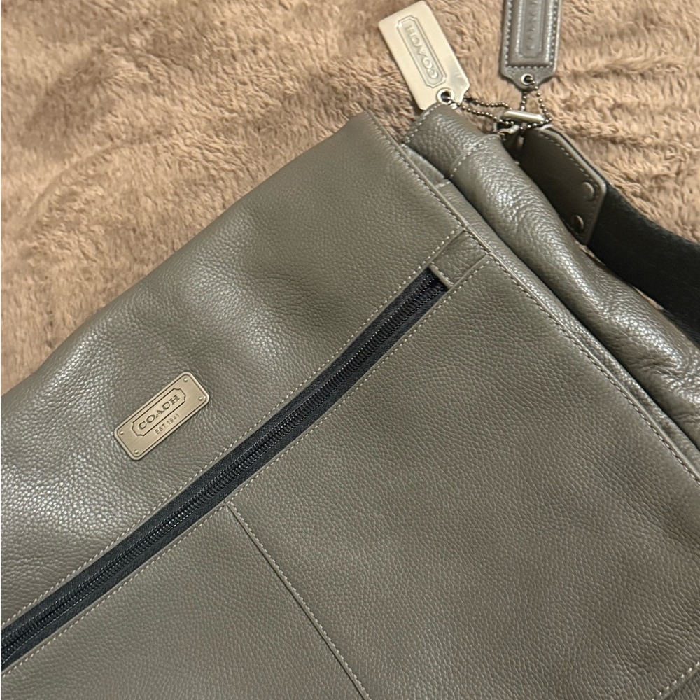 Coach Grey Leather Men's Messenger Bag w Duel Tags. Euc